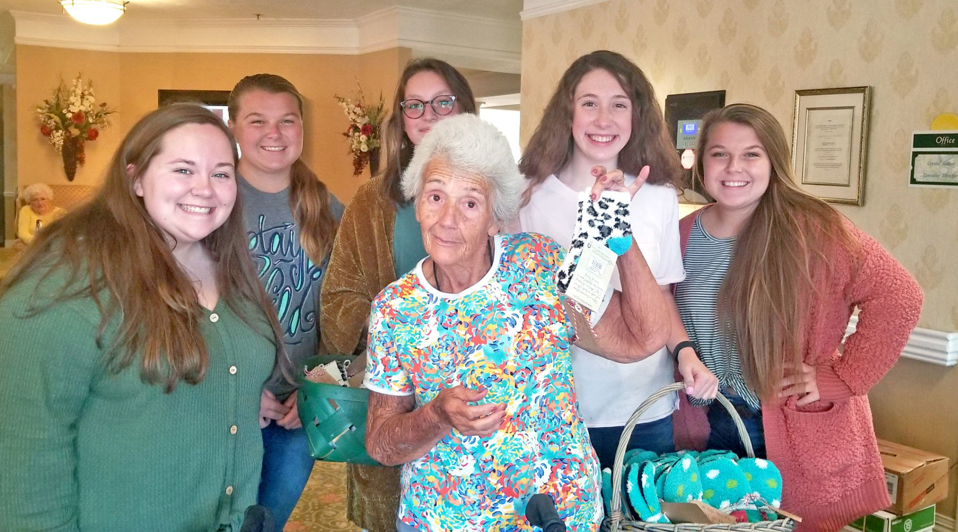 MCHS students visit Morning Pointe